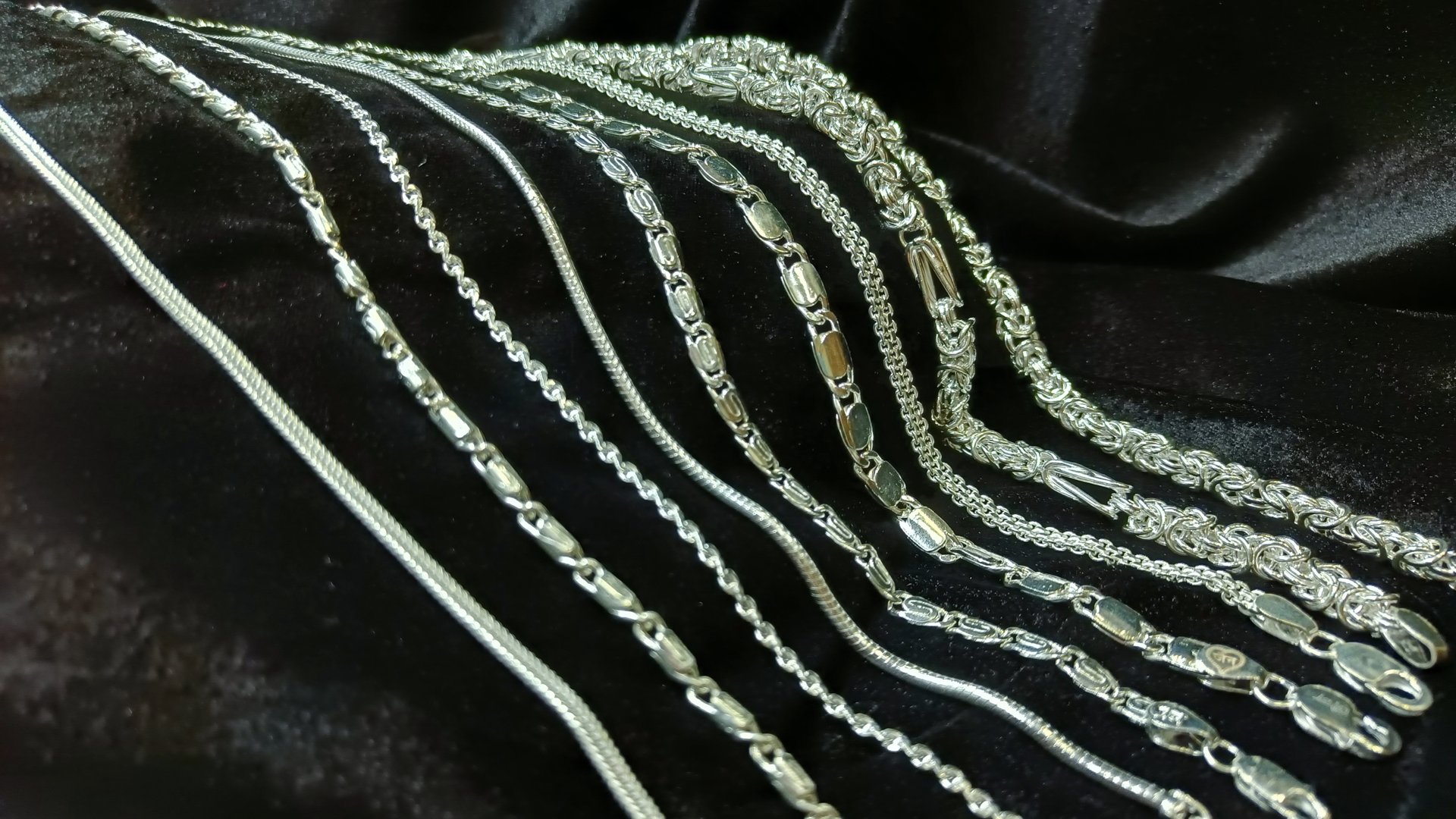 Chain Handcrafted gold ring from Shree Sundaram Jewellery Kolkata