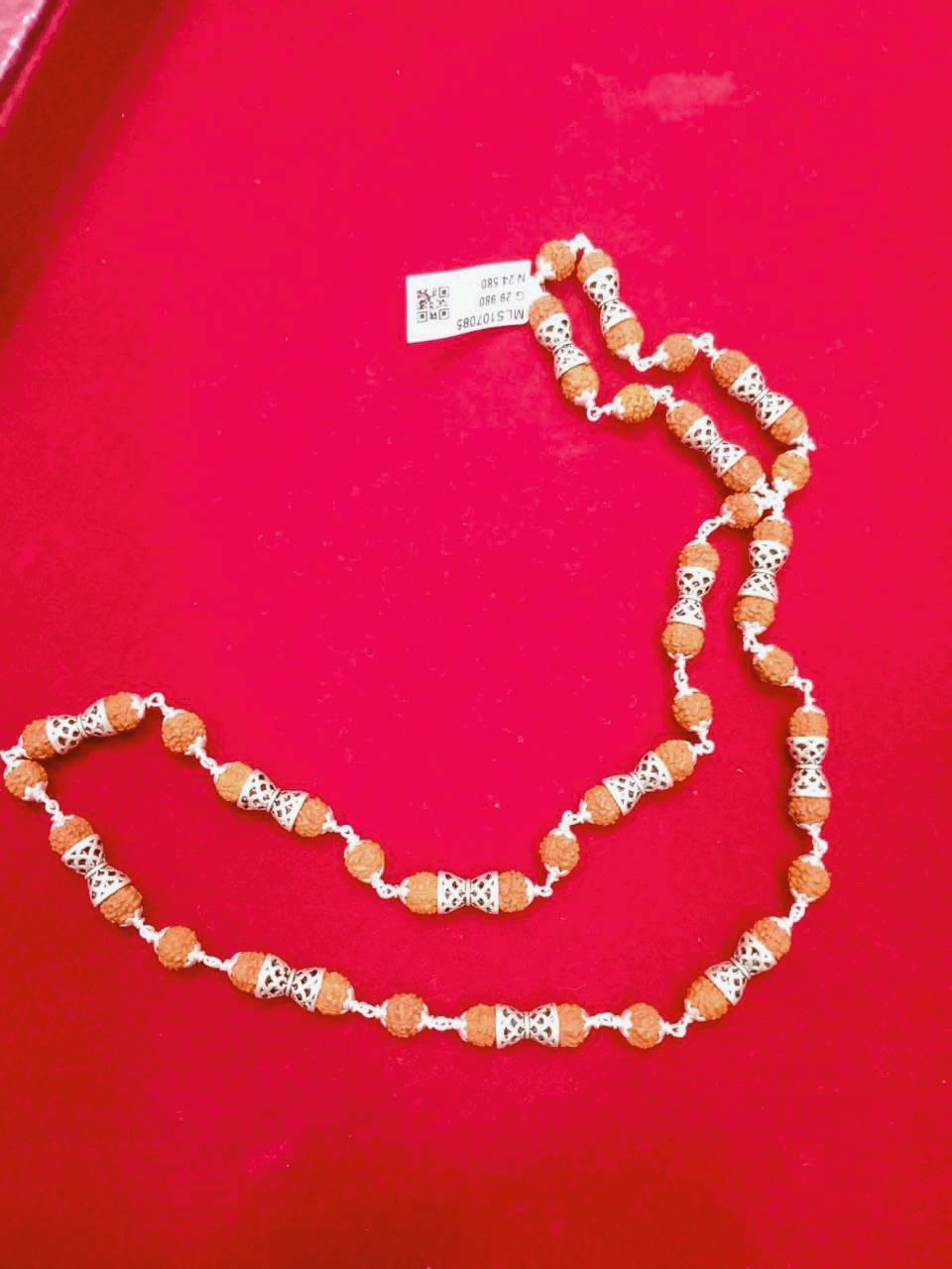 Rakesh Customer wearing gold jewellery from Shree Sundaram Jewellery